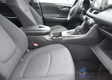 2021 Toyota Rav4 Xle z USA, uszkodzony, nr VIN 2T3P1RFV1MW207579